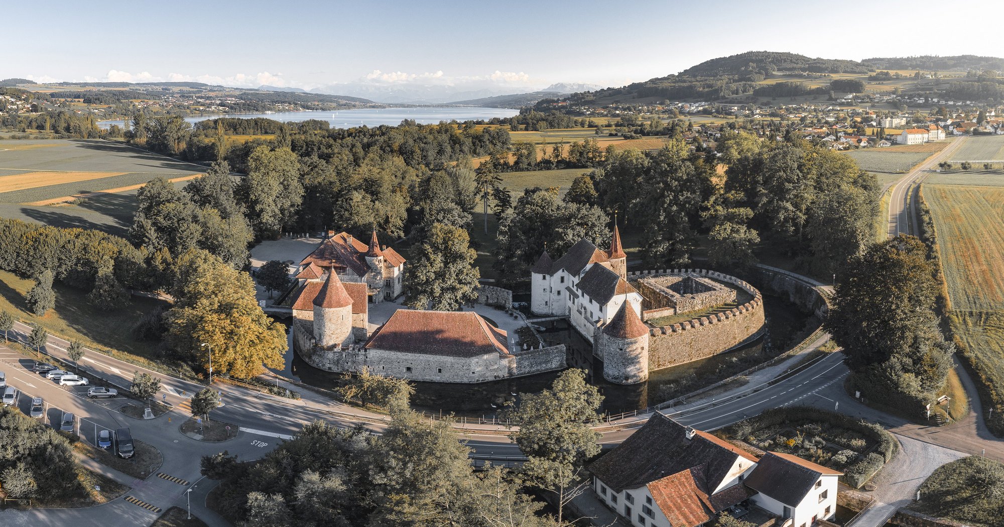 csm_luftaufnahme-schloss-hallwyl-seetal-tourismus-nico-hess_65840d6bf1