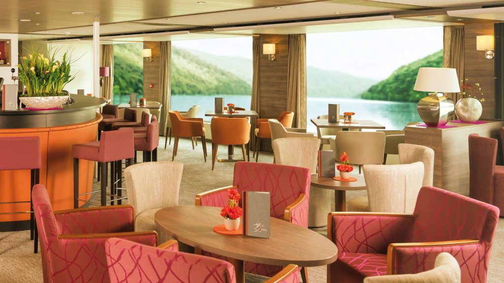 04-AMADEUS-Silver-II_Bar-01a-1-scaled