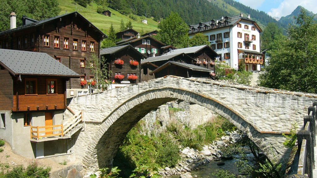 1554237116-Gemeinde_Binn-Dorf