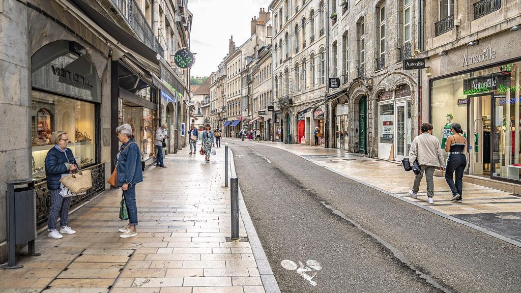 F_Besancon_Grande-Rue_Shopping_credits_Hilke-Maunder