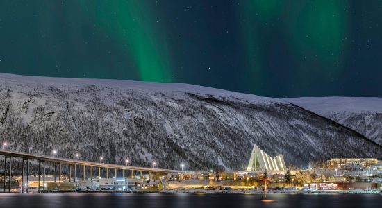 Norwegen Tromso Eisbergkathedrale Nordlicht