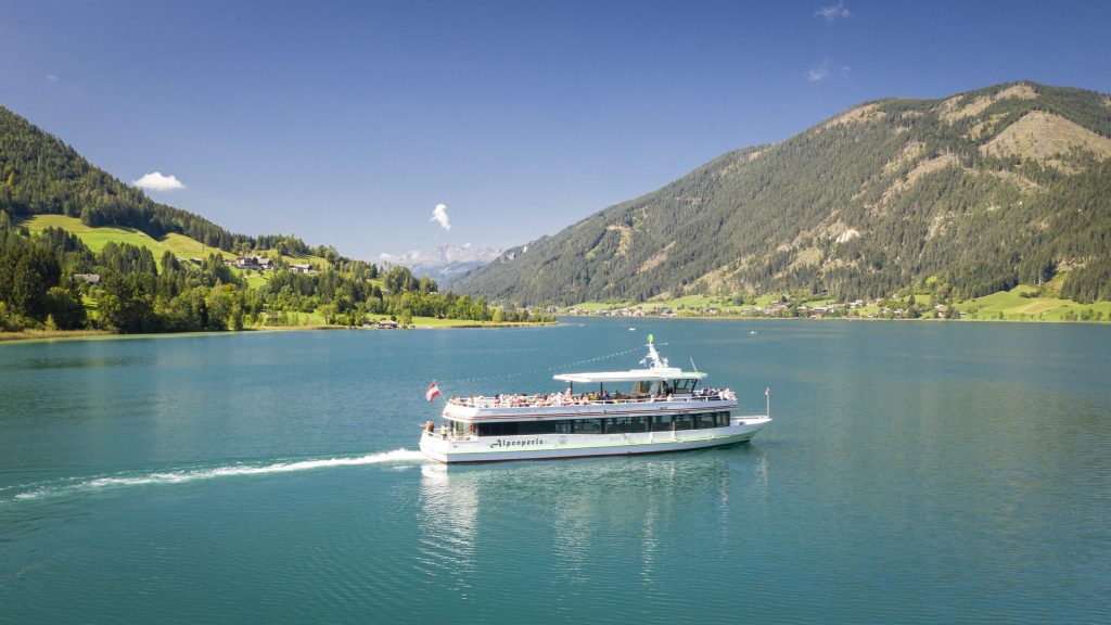 Seeschiff "Alpenperle" beim Anleger Paterzipf