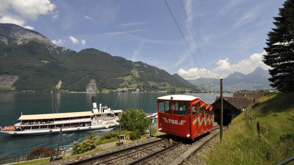 Region_Klewenalp_TSB_Bahn-Treib-mit-Uri-gegen-Mythen-1024x682