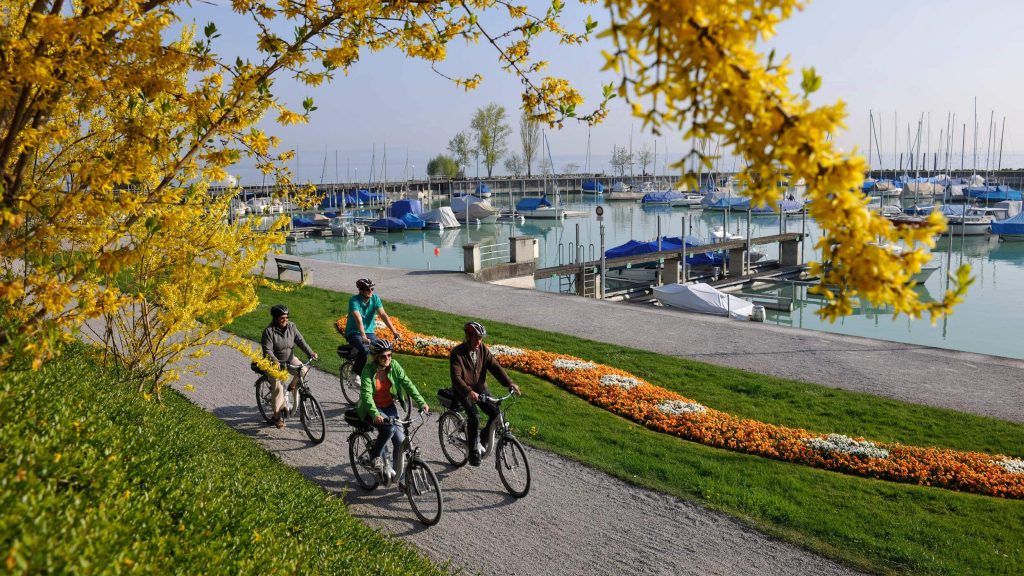 bodensee-romanshorn-hafen-radler-c-thurgau-tourismus