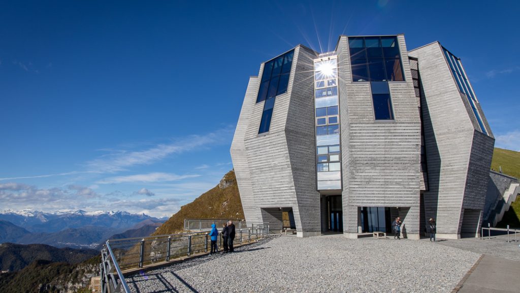 Vorplatz in Generoso Vetta