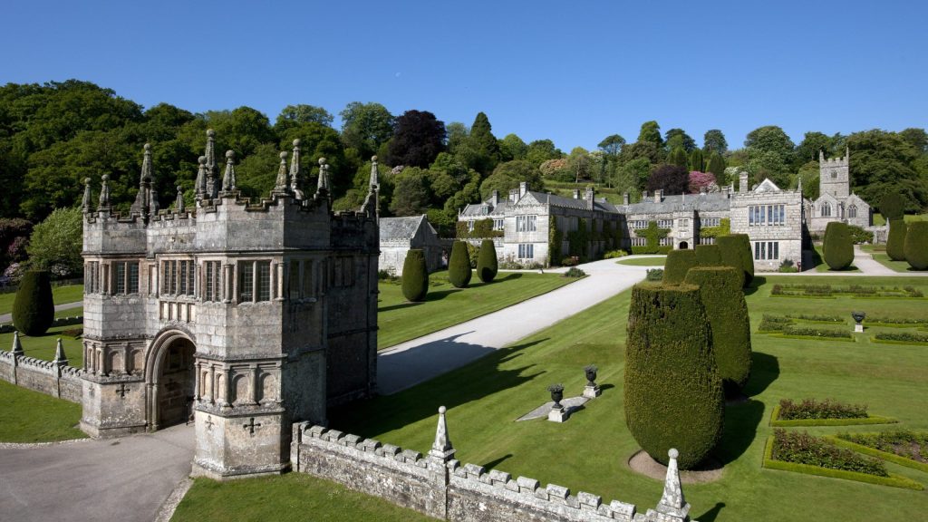 gatehouse-house-lanhydrock-cornwall-768073