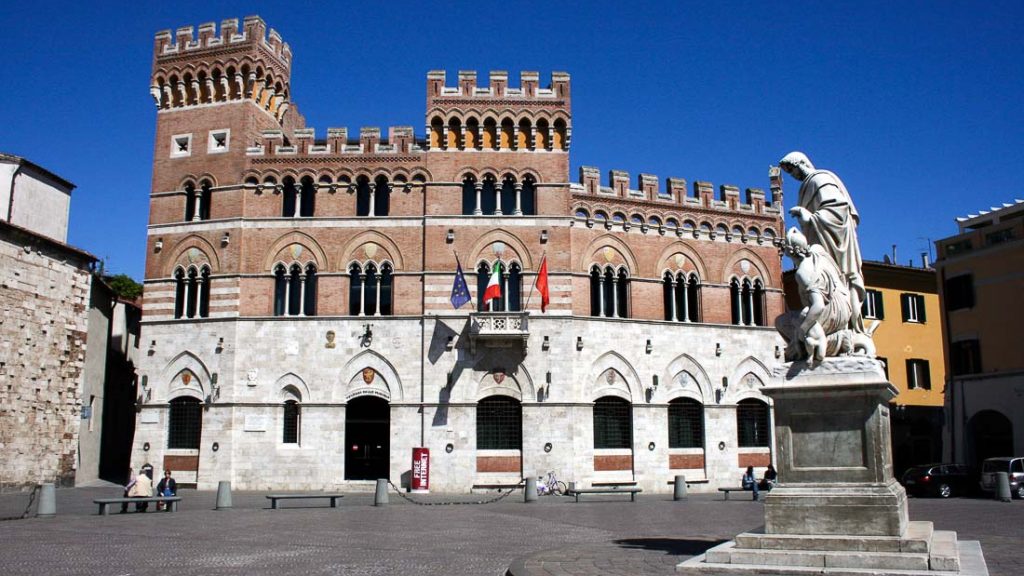 Palazzo Aldobrandeschi und Piazza Dante in Grosseto, Toskana
