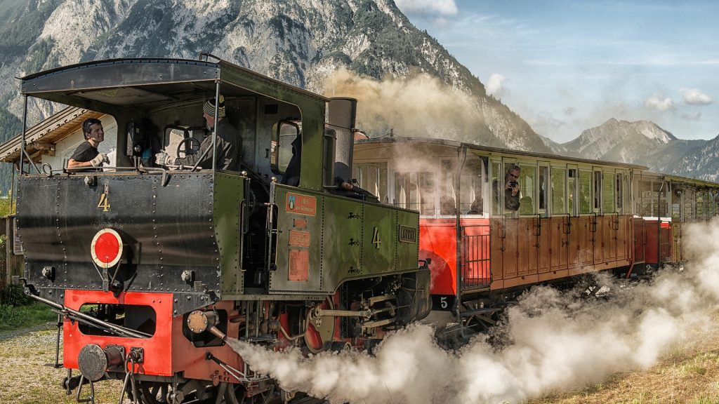 locomotive-7826981_1920