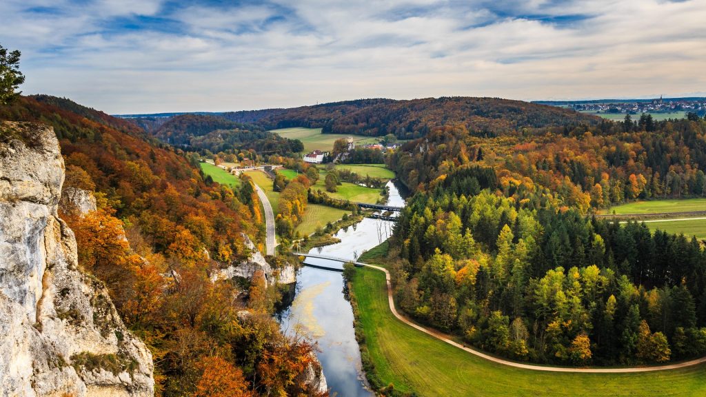 mountains-5675375_1920