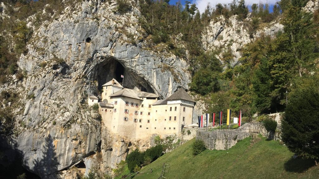 predjama-1826584_1920