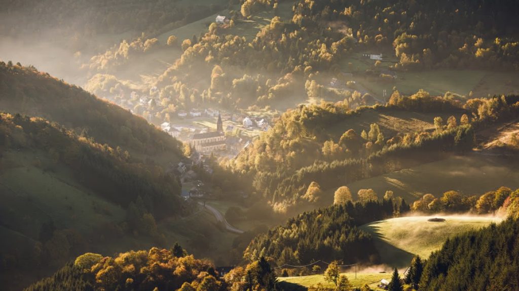 village-le-bonhomme-damien-guiot-890x593